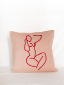 COJÍN MAGNOLIA (ROSA Y BORDADO ROJO) / STUDIO.FI | https://www