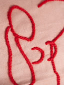 COJÍN MAGNOLIA (ROSA Y BORDADO ROJO) / STUDIO.FI | https://www