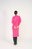 VESTIDO MURCIÉLAGO FUCSIA / MARIO CRUZ | https://www