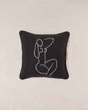 COJÍN MAGNOLIA (GRIS OSCURO Y BORDADO GRIS) / STUDIO.FI | https://www