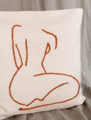 COJÍN MIMOSA (BEIGE Y BORDADO CAMEL) / STUDIO.FI | https://www