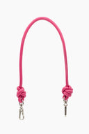 CADENA PIEL NUDO HOMBRO FUCSIA / OLIVIA MAREQUE | https://www