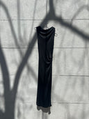 VESTIDO CON NUDO AL HOMBRO (NEGRO) / SOLOTRE | https://www