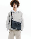 FLAT SACOCHE L (BLACK DRY) / TOPOLOGIE | https://www