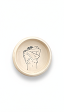 PLATO CURVO PEQUEÑO MUJER / KURAGA