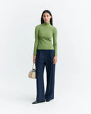TOP CUELLO ALTO RIB VERDE AINE / THINKING MU