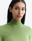 TOP CUELLO ALTO RIB VERDE AINE / THINKING MU