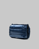 BOTTLE SACOCHE LARGE (MARINE BLUE METALLIC PUFFER) / TOPOLOGIE