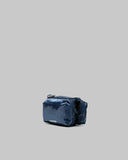 FLAT SACOCHE S (MARINE BLUE METALLIC) / TOPOLOGIE